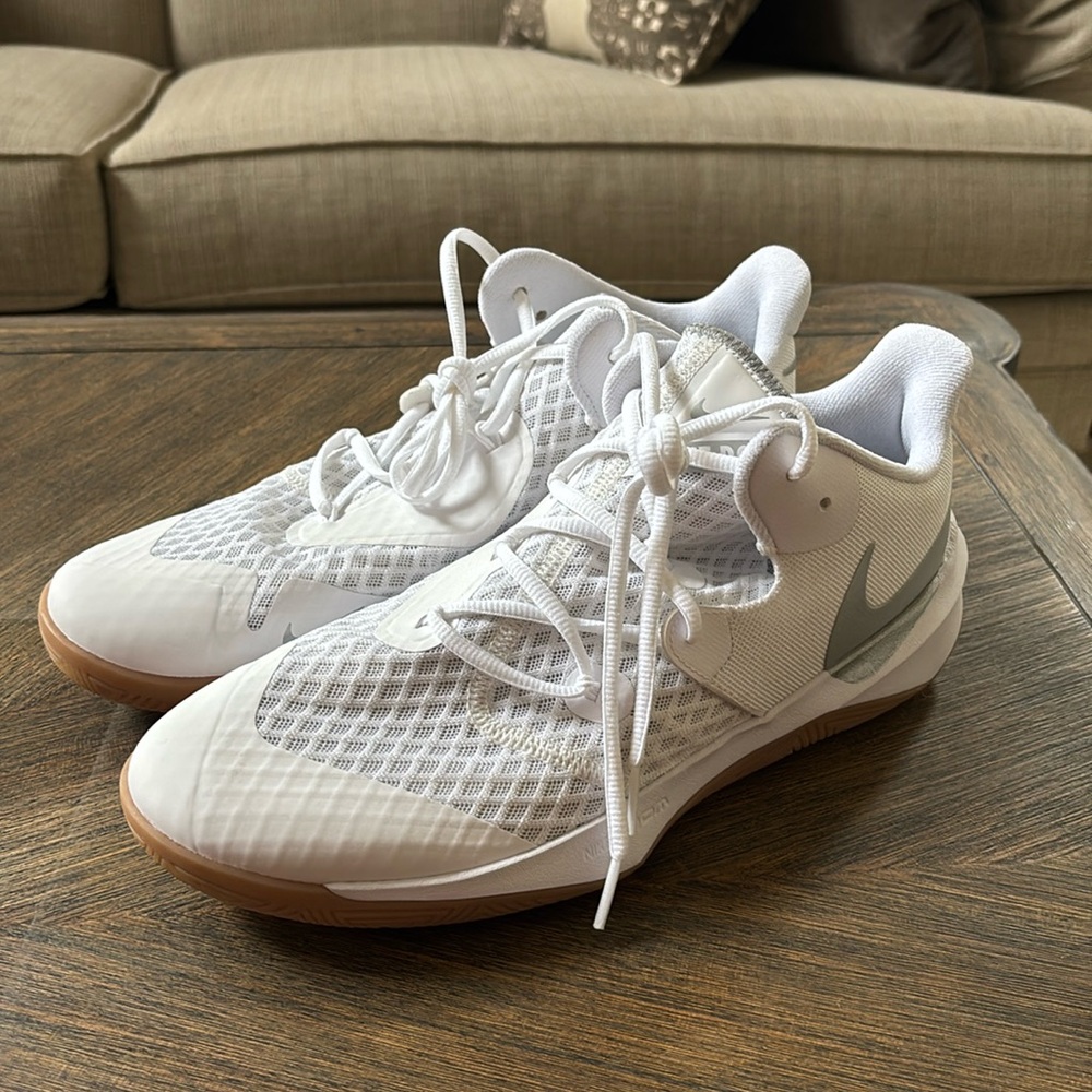 New Nike Volleyball Shoes, M 10.5/W12